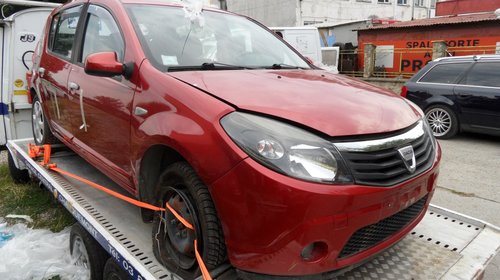 Dezmembrez dacia sandero,motor 1,4 benzina fabricatie 2011