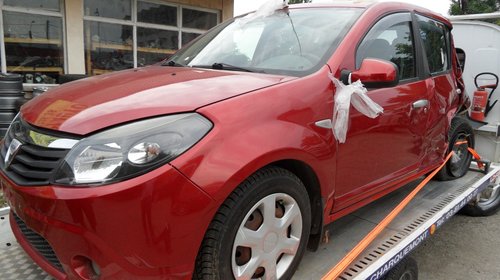 Dezmembrez dacia sandero,motor 1,4 benzina fabricatie 2011