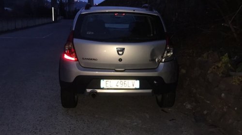 Dezmembrez dacia sandero stepway din 2012 mot