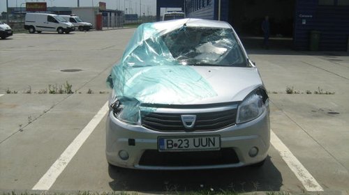 Dezmembrez Dacia Sandero