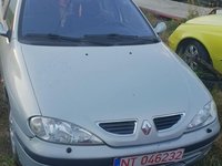 Dezmembrez dezmembram piese auto Renault Megane 1 1.6 16v an 2001 kombi