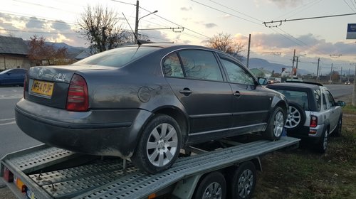 Dezmembrez dezmembrari piese auto Skoda Superb 1.9 tdi AWX 2004