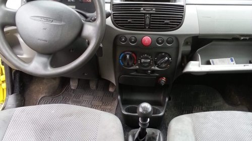 Dezmembrez Fiat Punto 1.2i 8v 2003