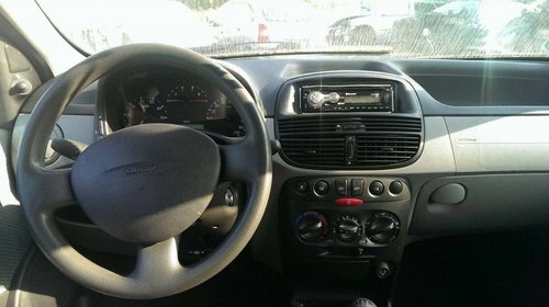 Dezmembrez Fiat Punto 1,2i An.2002