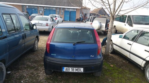 Dezmembrez Fiat Punto din 2001- 1.2 benzina , 44 kv in 4 usi varianta hatchback