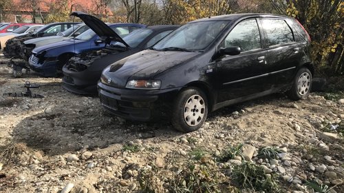 Dezmembrez Fiat punto