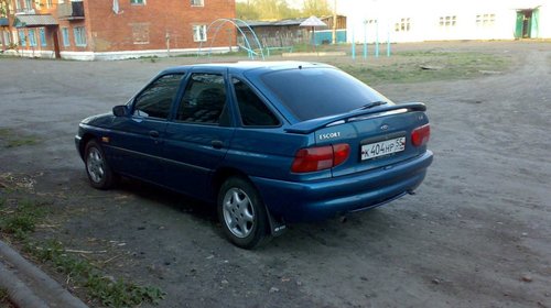 Dezmembrez Ford Escort 1.6 16v ,1.8i .1.8td ,anul 1994-1998