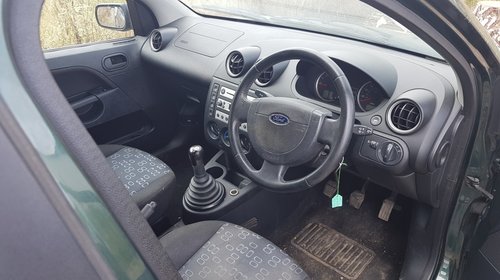 Dezmembrez Ford Fiesta 1,3 benzina 2004