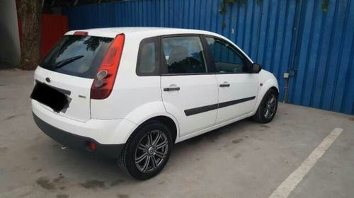 Dezmembrez Ford fiesta 1.3 i 2003