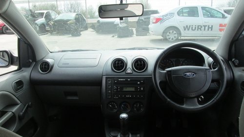 Dezmembrez ford fiesta 1.3i din 2004