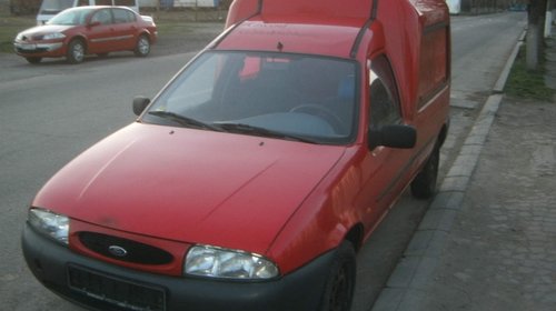 Dezmembrez FORD fiesta courier 1,8 d