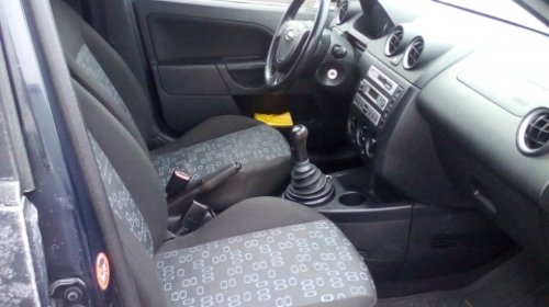 Dezmembrez Ford Fiesta V an 2005 motorizare 1.3