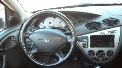 Dezmembrez Ford Focus 1.6 16v