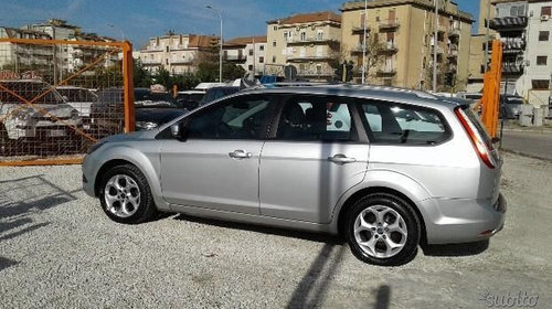 Dezmembrez Ford focus 1.6 benzină 2010