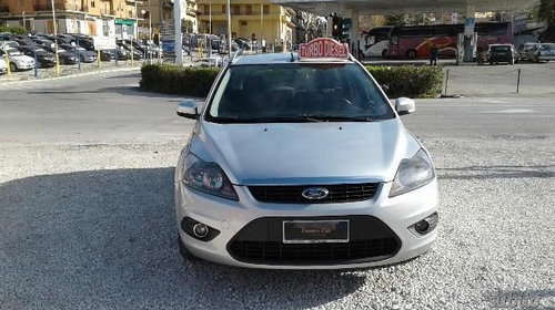 Dezmembrez Ford focus 1.6 benzină 2010