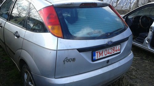 Dezmembrez Ford Focus 1.6 benzina an 2000 culoare gri