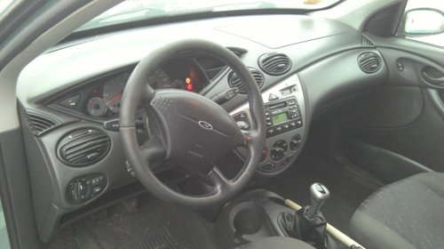 Dezmembrez Ford Focus 1