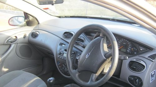 Dezmembrez Ford Focus 1998, 1.6b