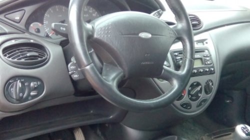 Dezmembrez ford focus an 2001 motor1.8 benzină(16v)