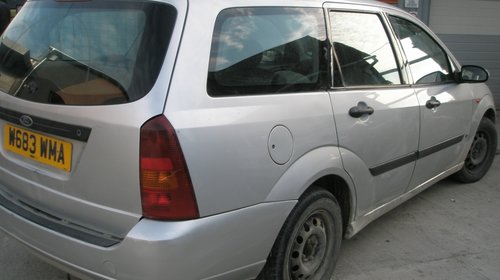 Dezmembrez Ford Focus, model masina 2000 Oradea