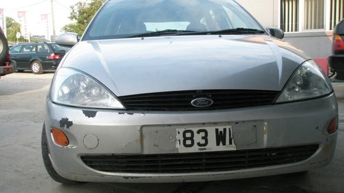 Dezmembrez Ford Focus, model masina 2000 Oradea