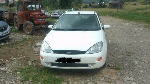 Dezmembrez ford focus scurt 1,6 benzina