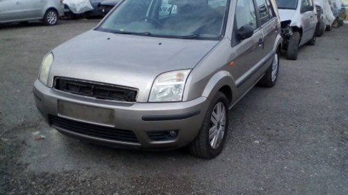 Dezmembrez Ford Fusion ,an 2003