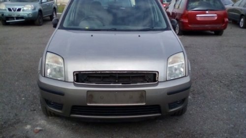 Dezmembrez Ford Fusion ,an 2003