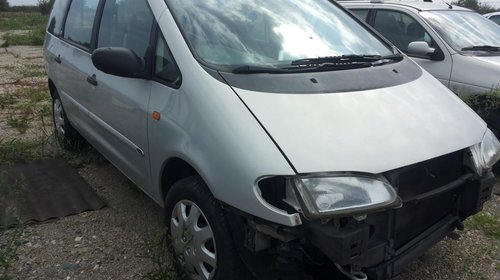 Dezmembrez Ford Galaxy 2.0i 1996