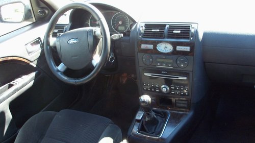 Dezmembrez Ford mondeo 2.0 tdci