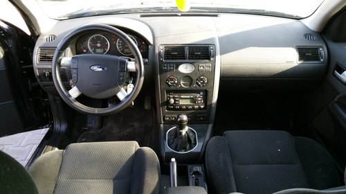 Dezmembrez Ford Mondeo Ghia 2.0 tdci din 2003 varianta break