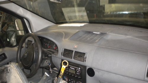 Dezmembrez Ford Transit Connect 1.8 diesel din 2003