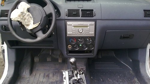 Dezmembrez Ford Transit Connect 1.8 TDci, an 2005