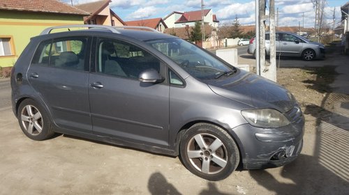 Dezmembrez Golf 5 Plus an 2008 2.0 TDI motor 