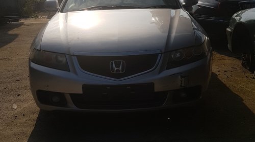 Dezmembrez honda accord 2005