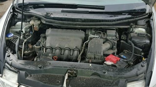 Dezmembrez Honda Civic 1.4i, benzina, cutie manuala 6 tr, an 2008