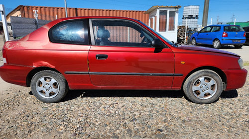 Dezmembrez Hyundai Accent 2000 Coupe 1.3 benzină 63kw