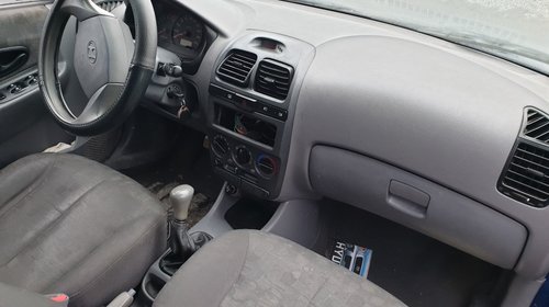 Dezmembrez Hyundai Accent 2005 1.4 benzină