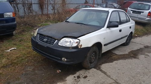 Dezmembrez Hyundai Accent an 2004 motor 1.6 b