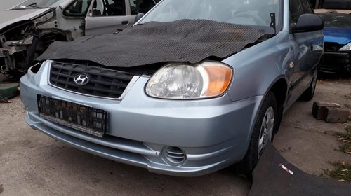 Dezmembrez Hyundai Accent din 2004