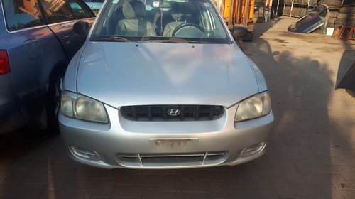 Dezmembrez Hyundai Accent fabricatie 2000 mot