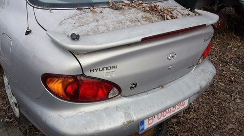 Dezmembrez Hyundai Elantra, an 2000