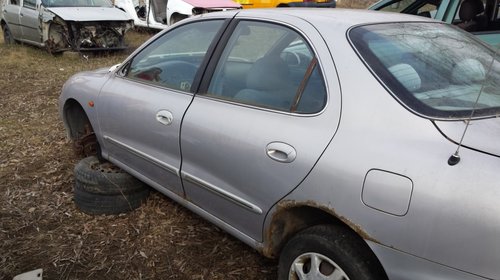 Dezmembrez Hyundai Elantra, an 2000