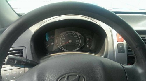 Dezmembrez Hyundai Tucson 2.0crdi 4X4 An.2005