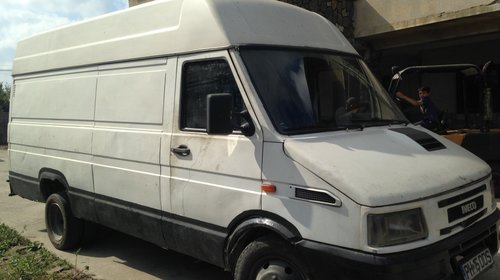 Dezmembrez IVECO DAILY II