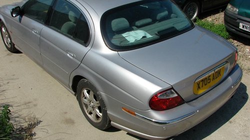 Dezmembrez Jaguar S-Type din 2000