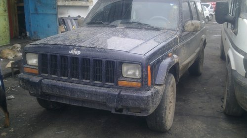 Dezmembrez Jeep Cherokee anul 1998 4.0 benzin