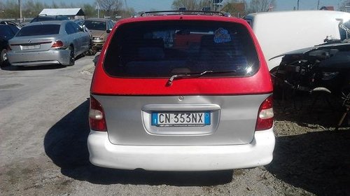 Dezmembrez Kia carnival 2.9 TD An 2001 super pret !!!