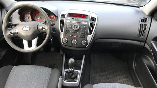 Dezmembrez Kia Ceed 2011 HATCHBACK 1.4 B