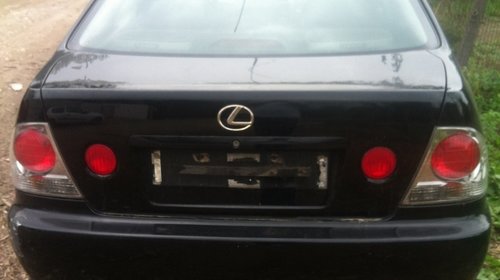 Dezmembrez Lexus IS 200 SE